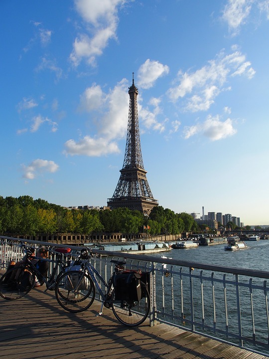 Bike tour + Seine river cruise