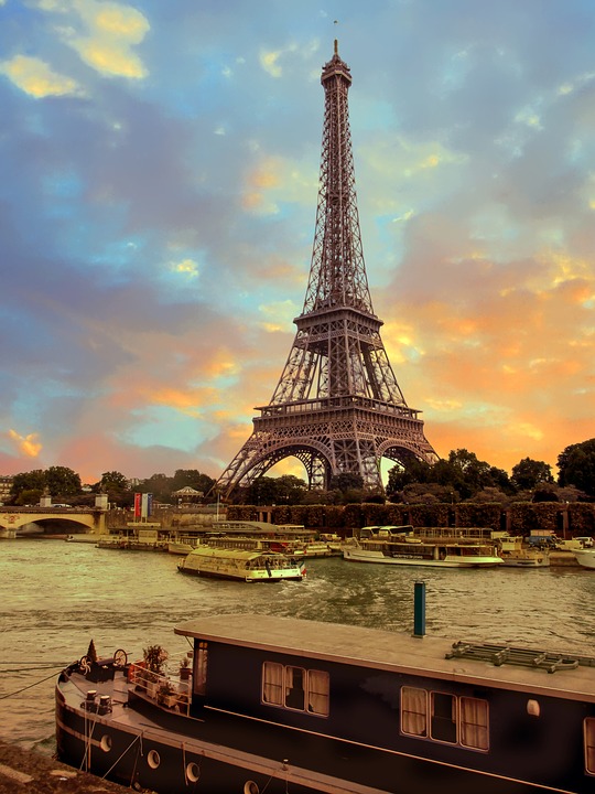 Sightseeing Seine river cruise