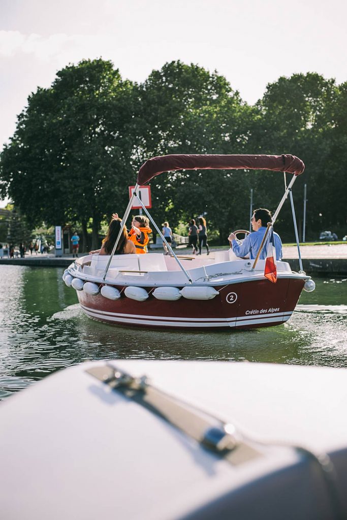 Discover the Paris canal by small electric boat
